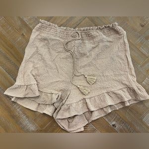 Stretchy beachy material shorts
